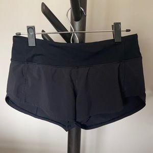 Black Lululemon Speed Up Low-Rise Short 2.5"